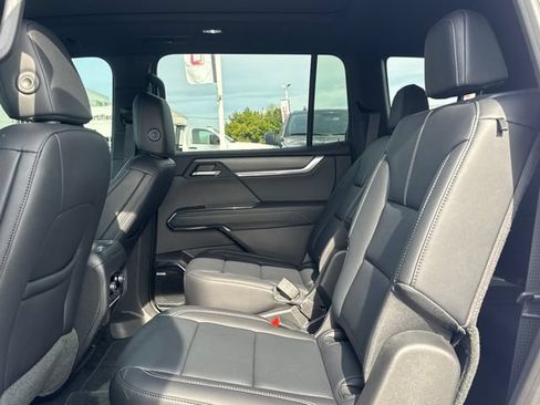 Used 2026 GMC Acadia Elevation w/ Elevation Premium Package FWD image 11
