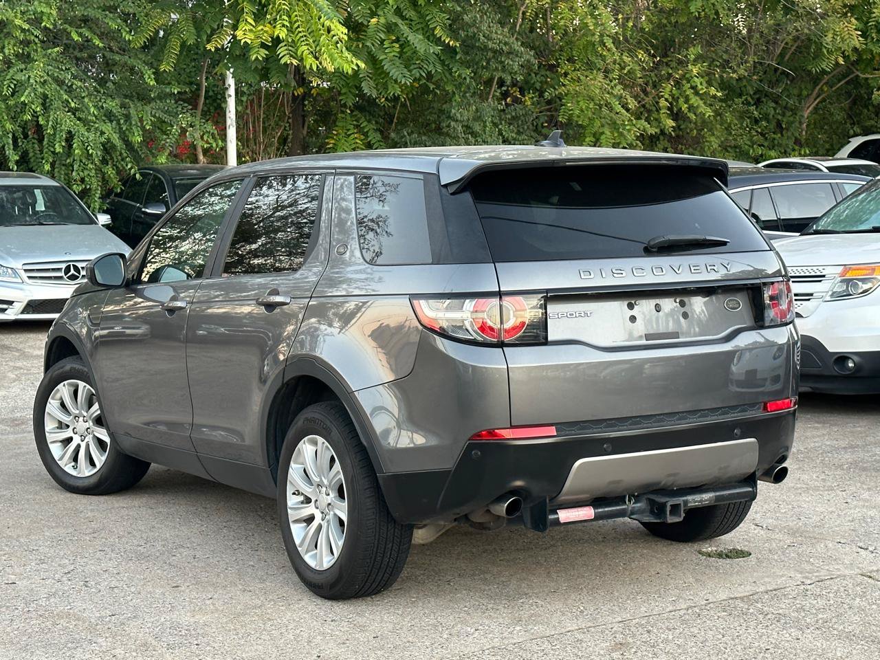 Used 2016 Land Rover Discovery Sport SE AWD/4WD image 3