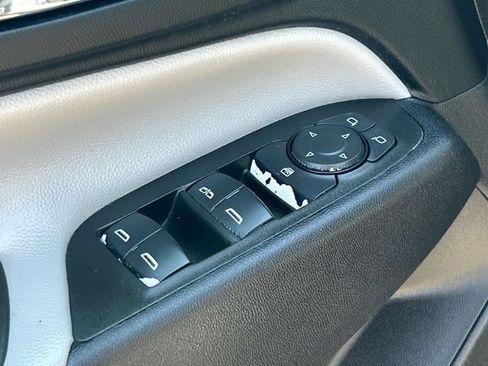 Used 2024 Chevrolet Equinox LS w/ LS Convenience Package FWD image 17