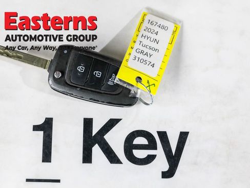 Used 2024 Hyundai Tucson SE image 25