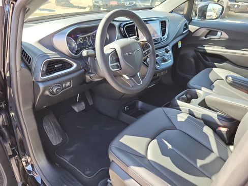 New 2026 Chrysler Pacifica Select FWD image 10