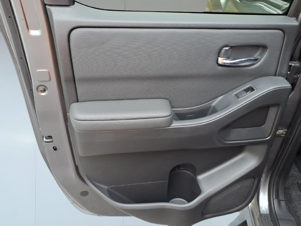 Used 2023 Nissan Frontier SV w/ Midnight Edition Package RWD image 10