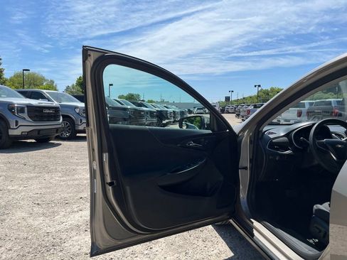 Used 2022 Chevrolet Malibu LT FWD image 14