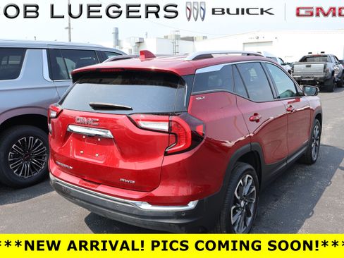 Used 2024 GMC Terrain SLT w/ LPO, Floor Liner Package AWD/4WD image 3