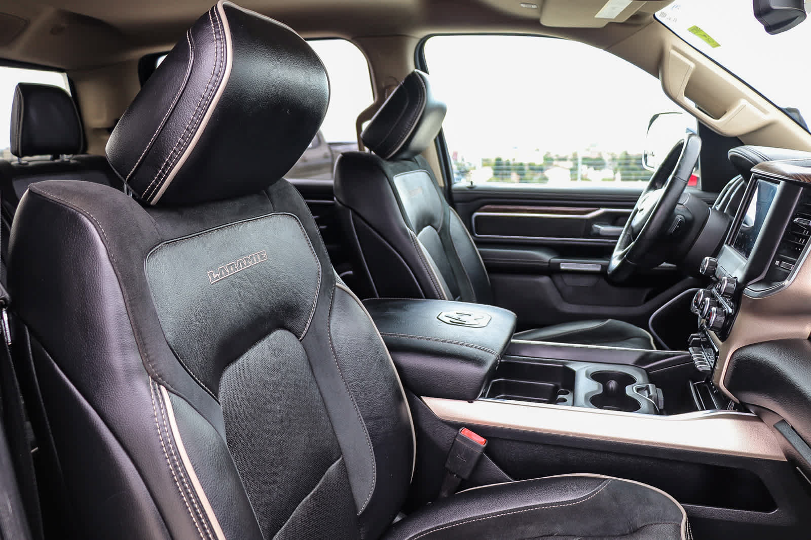 Used 2019 RAM 1500 Laramie AWD/4WD image 15