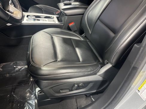 Used 2023 Ford Explorer XLT w/ Equipment Group 202A image 8