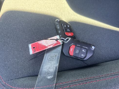 Certified 2025 Jeep Gladiator Rubicon w/ Convenience Group image 38