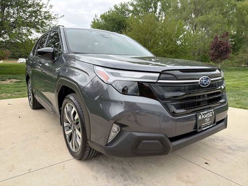 Used 2025 Subaru Forester Touring AWD/4WD image 8