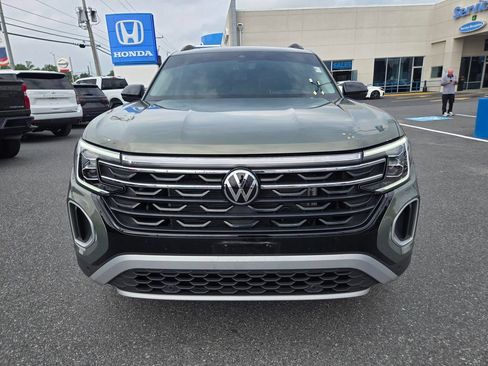Used 2025 Volkswagen Atlas Peak Edition SE AWD/4WD image 2