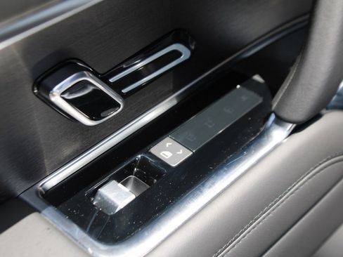 Used 2024 Land Rover Range Rover SE image 25