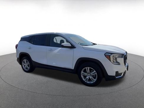 Used 2024 GMC Terrain SLE FWD image 2
