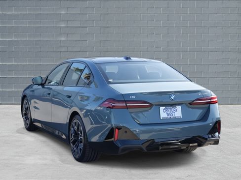 Used 2025 BMW i5 xDrive40 w/ Executive Package image 3