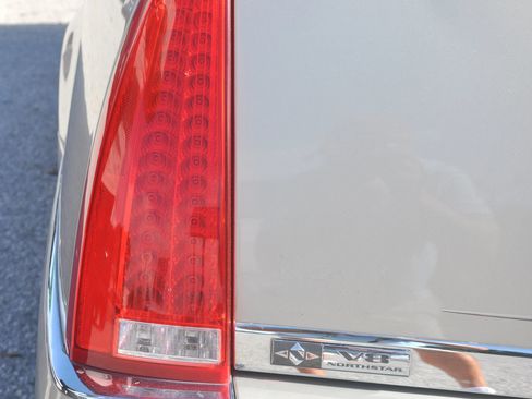 Used 2008 Cadillac DTS FWD image 27