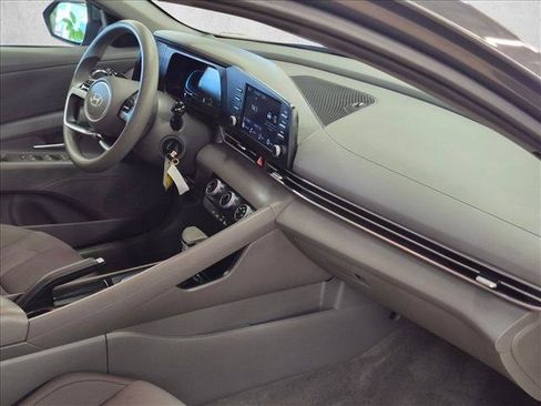 Used 2025 Hyundai Elantra SE FWD image 23