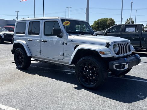 Used 2024 Jeep Wrangler Sahara w/ Technology Group image 2