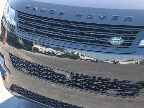 Used 2024 Land Rover Range Rover Sport SE AWD/4WD image 6