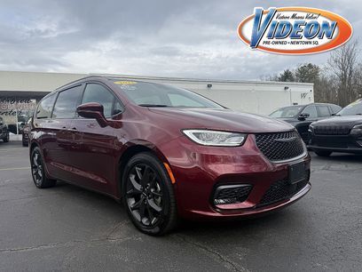 Used 2022 Chrysler Pacifica Limited w/ S Appearance Package