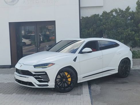 Used 2022 Lamborghini Urus AWD/4WD image 1