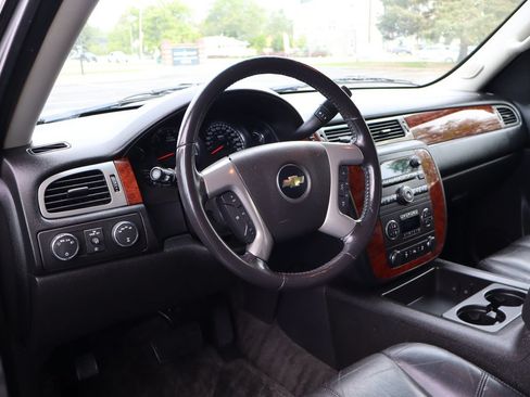 Used 2014 Chevrolet Suburban LT w/ Luxury Package AWD/4WD image 15