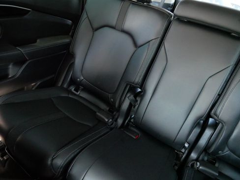 Used 2025 Honda Pilot EX-L image 12