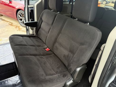 Used 2019 Dodge Grand Caravan SE image 19