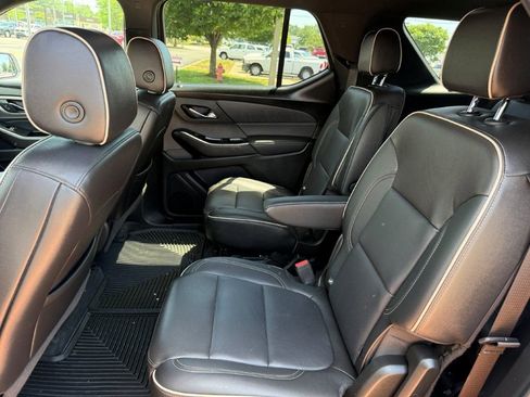 Used 2023 Chevrolet Traverse Premier AWD/4WD image 17