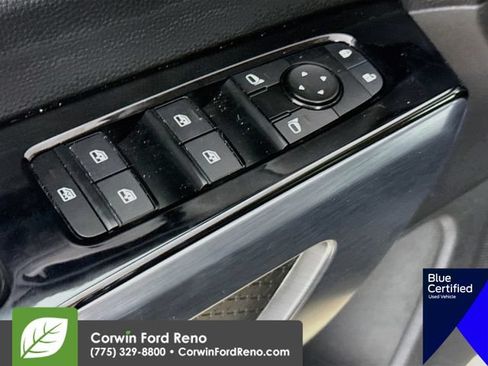 Used 2024 Nissan Pathfinder SL AWD/4WD image 22