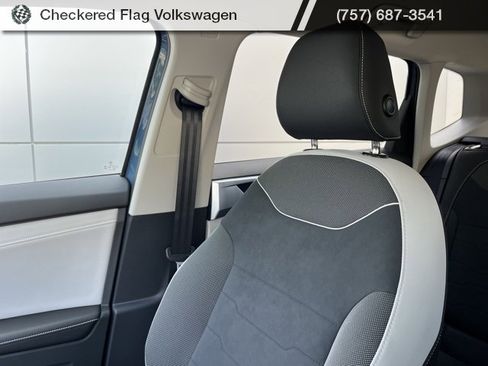 New 2025 Volkswagen Taos SE image 41