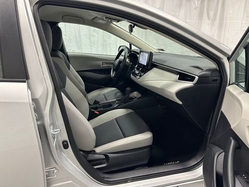 Used 2025 Toyota Corolla LE image 55