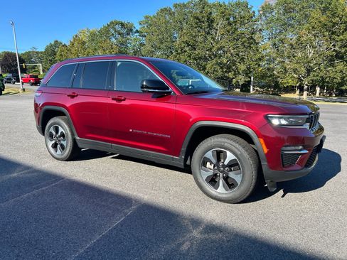 Used 2023 Jeep Grand Cherokee image 2