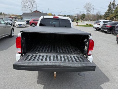 Used 2017 Toyota Tacoma SR w/ SR Convenience Package AWD/4WD image 10