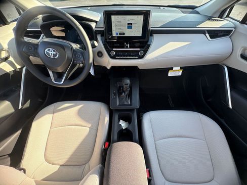 Used 2026 Toyota Corolla Cross LE AWD/4WD image 13