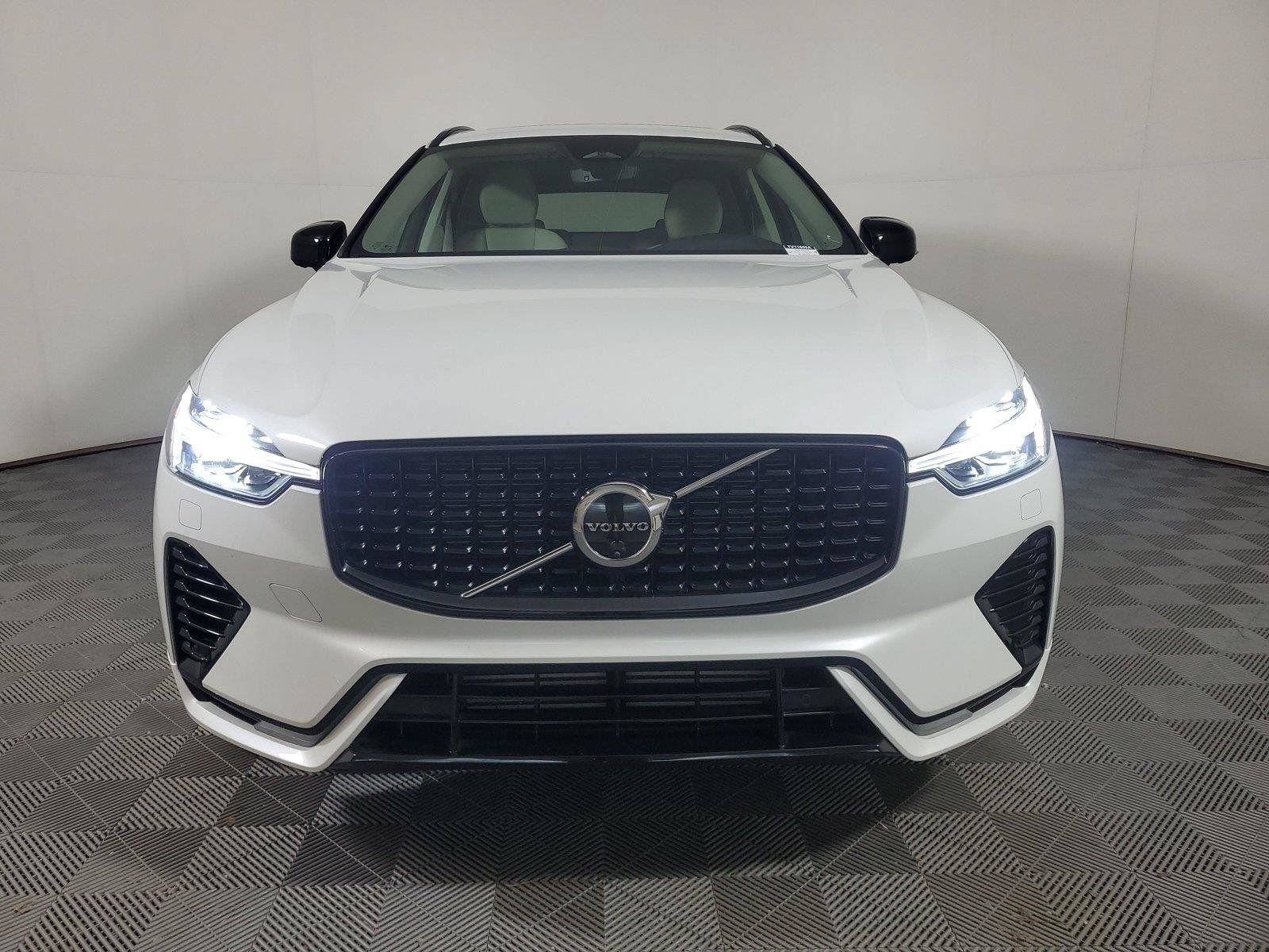 Used 2024 Volvo XC60 T8 Plus w/ Protection Package Premier AWD/4WD image 2