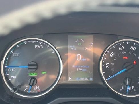 Used 2021 Toyota RAV4 XLE Premium AWD/4WD image 8