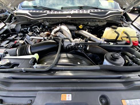 Used 2022 Ford F250 Platinum w/ Tremor Off-Road Package image 28