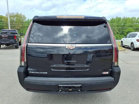 Used 2018 Cadillac Escalade ESV Premium Luxury RWD image 16