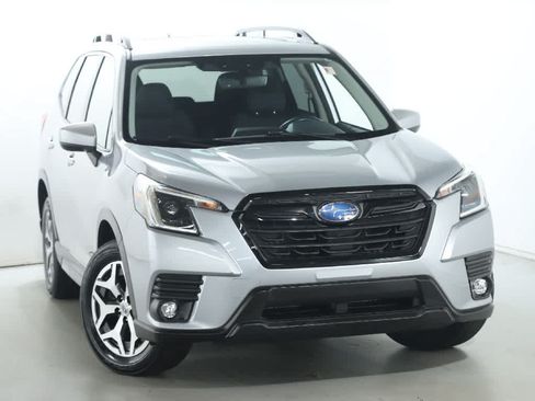 Used 2024 Subaru Forester Premium AWD/4WD image 2