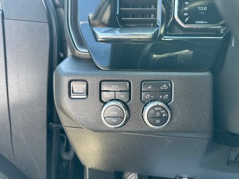 Used 2025 GMC Sierra 1500 SLT AWD/4WD image 11
