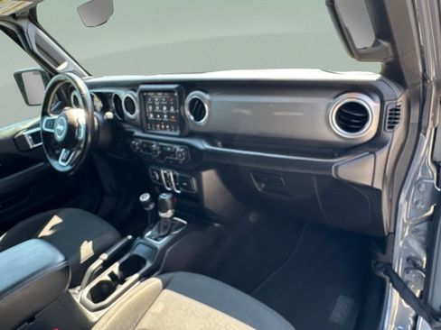 Used 2018 Jeep Wrangler Unlimited Sahara AWD/4WD image 33