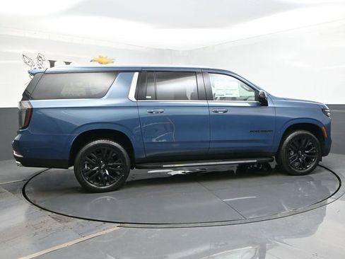 New 2025 Chevrolet Suburban Premier image 16