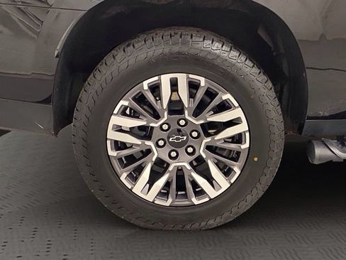 Used 2026 Chevrolet Suburban Z71 AWD/4WD image 39