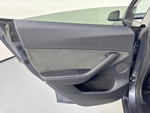 Used 2023 Tesla Model Y Long Range image 44
