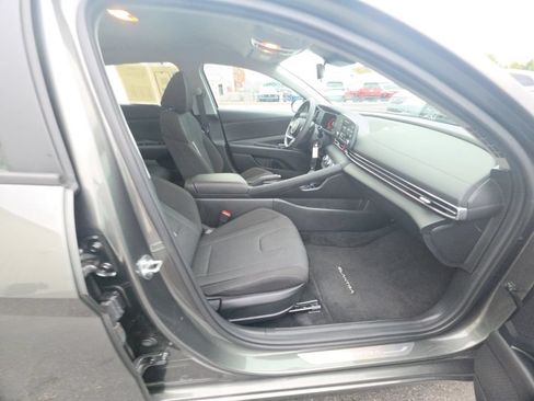 Used 2024 Hyundai Elantra SE FWD image 30