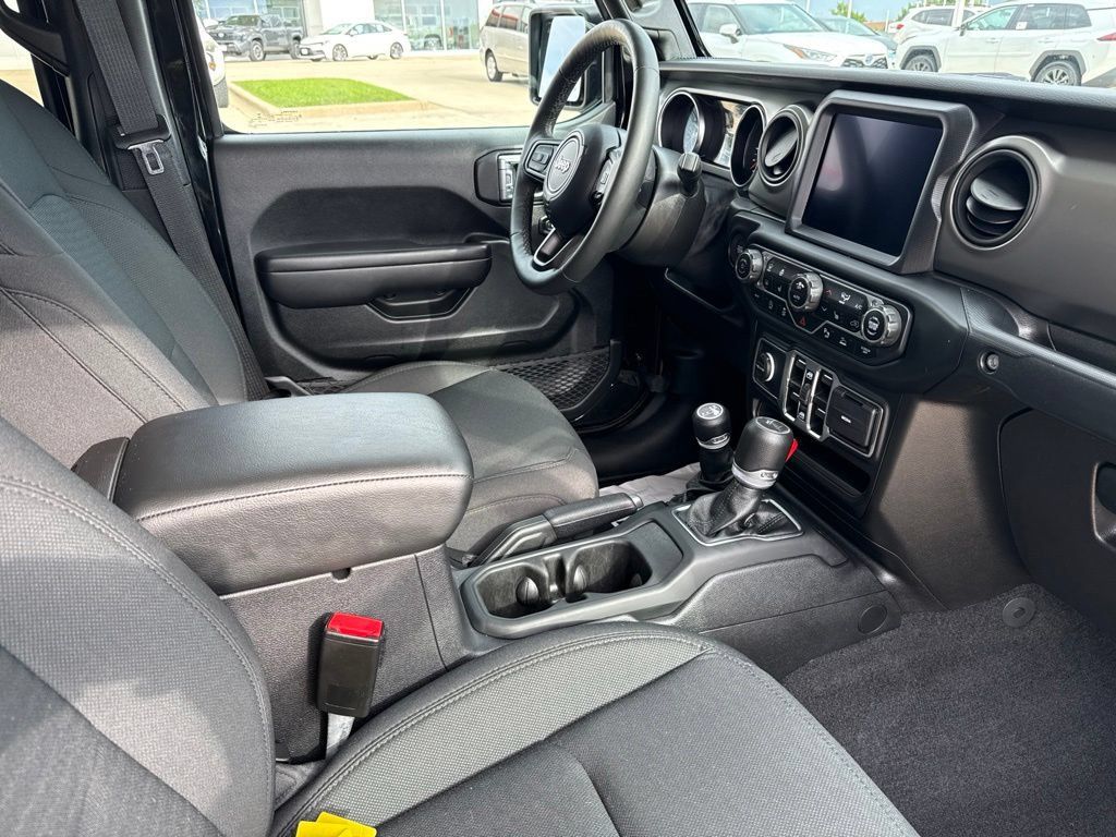 Used 2021 Jeep Gladiator Sport AWD/4WD image 21