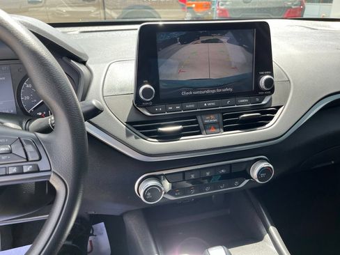 Used 2025 Nissan Altima 2.5 S FWD image 9