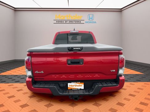 Used 2022 Toyota Tacoma Limited AWD/4WD image 4
