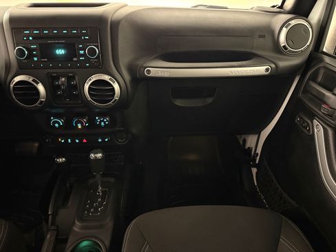 Used 2016 Jeep Wrangler Unlimited Sahara image 24