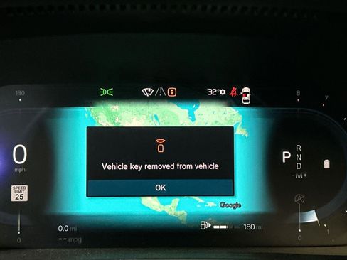 Used 2025 Volvo XC40 B5 Core image 15