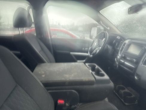 Used 2019 Nissan Titan SV image 8