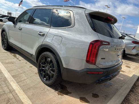Used 2022 Kia Telluride EX w/ EX Premium Package image 4